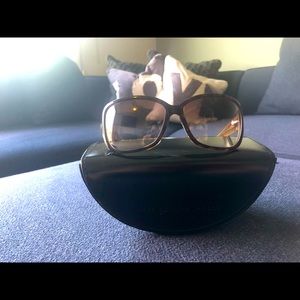 Oversized Marc Jacobs sunglasses.